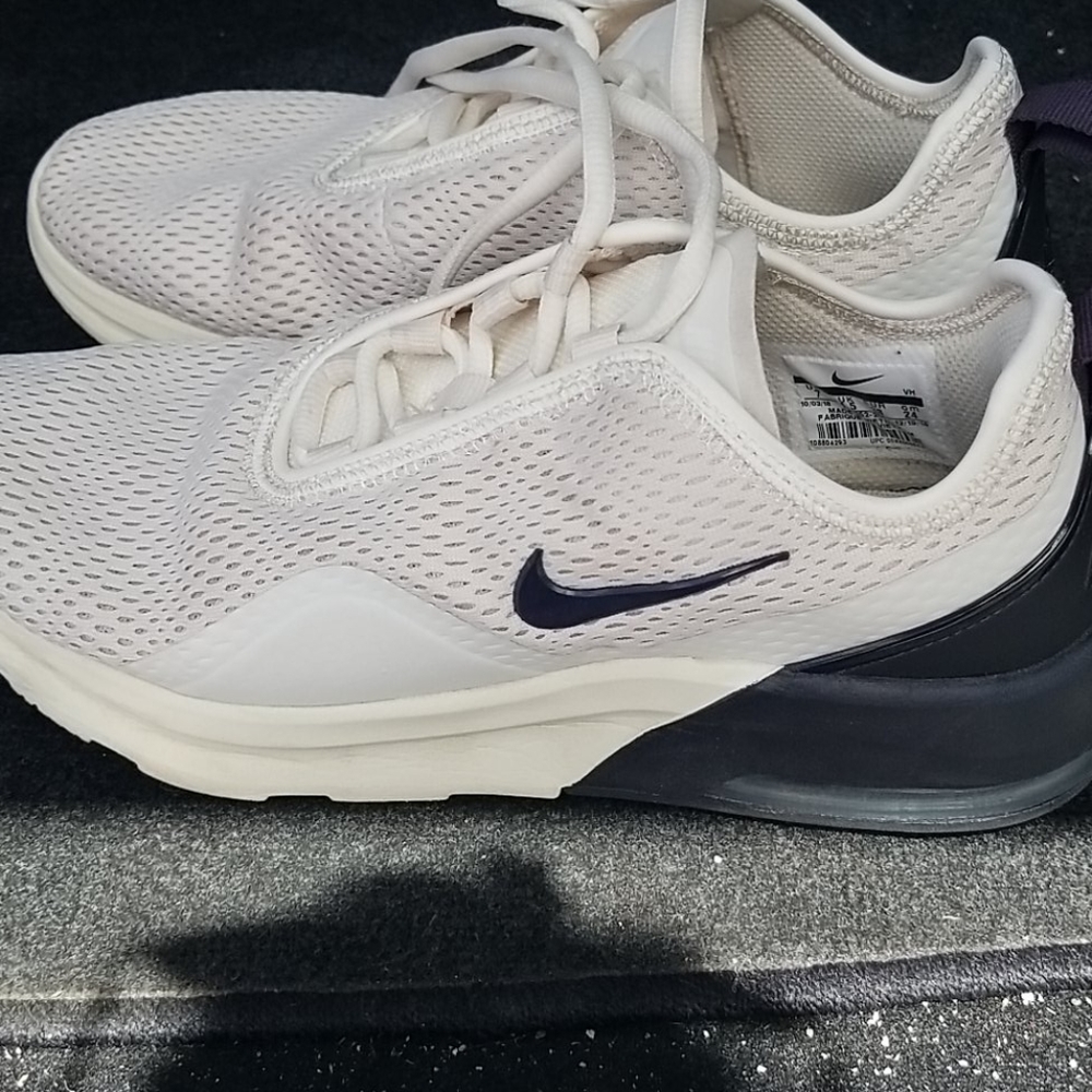 Nike tennis shoes